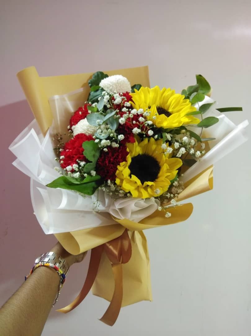 Sunflower & carnation bouquet